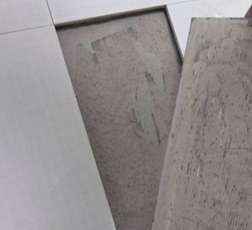 揭阳瓷砖空鼓维修公司分享瓷砖铺贴时如果打浆（即涂抹在瓷砖背面和基层上的砂浆或瓷砖胶）过少，会带来以下问题